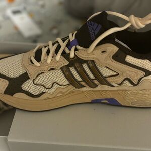 Adidas Bad Bunny Response CL size 10.5 men